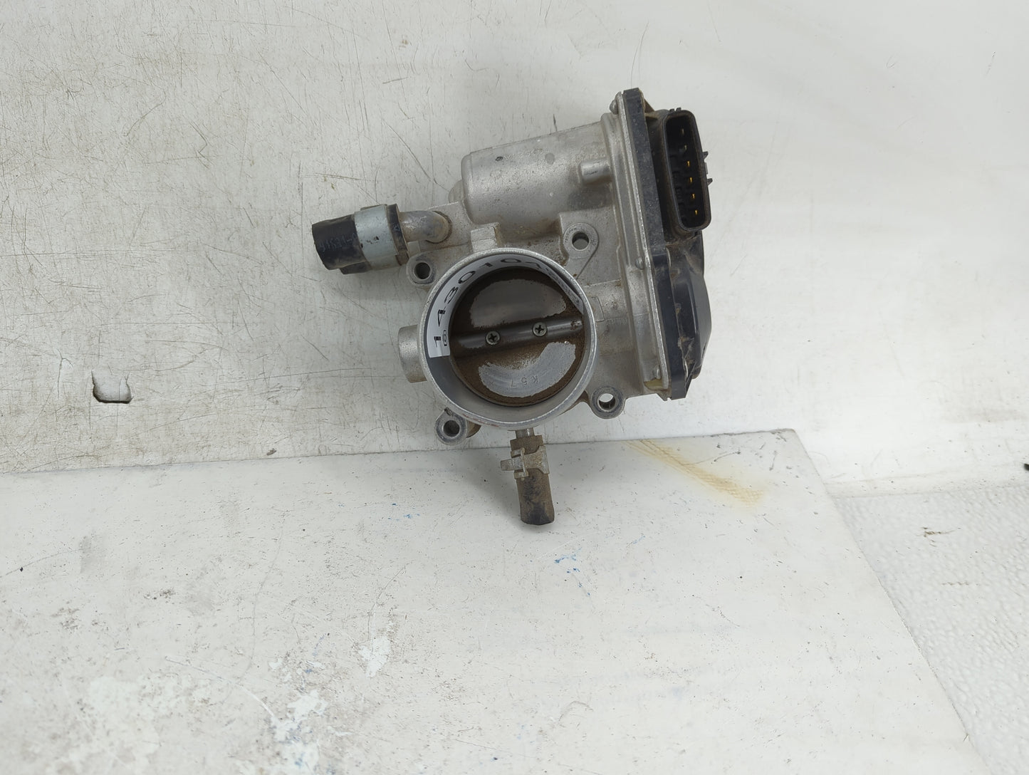 2012-2019 Kia Rio Throttle Body P/N:35100-2B300 Fits Fits 2012 2013 2014 2015 2016 2017 2018 2019 OEM Used Auto Parts - Oemu