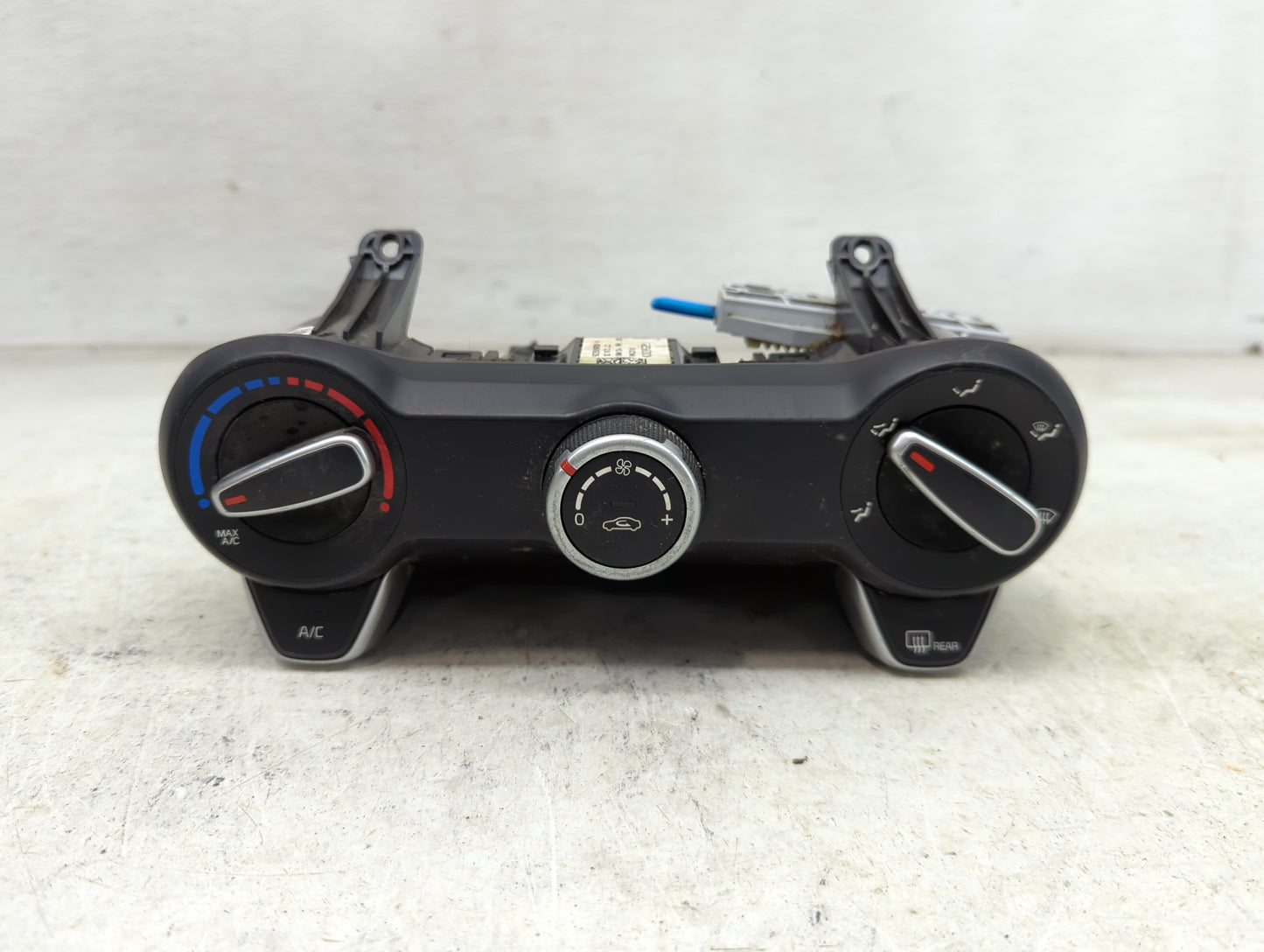 2018-2019 Kia Rio Climate Control Module Temperature AC/Heater Replacement P/N:97250H9020 Fits Fits 2018 2019 OEM Used Auto 