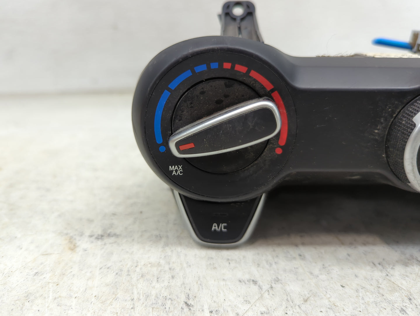 2018-2019 Kia Rio Climate Control Module Temperature AC/Heater Replacement P/N:97250H9020 Fits Fits 2018 2019 OEM Used Auto 
