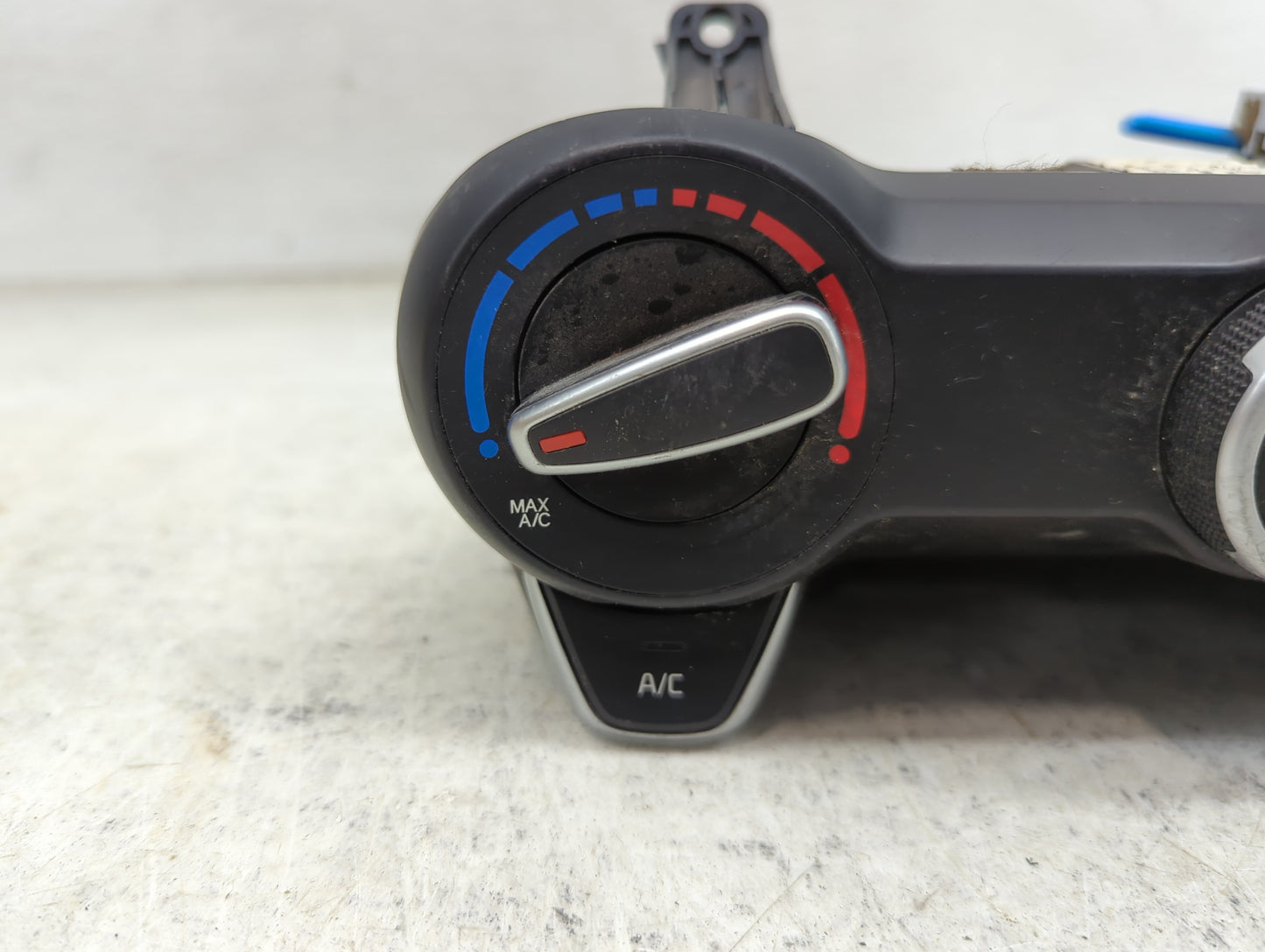 2018-2019 Kia Rio Climate Control Module Temperature AC/Heater Replacement P/N:97250H9020 Fits Fits 2018 2019 OEM Used Auto 