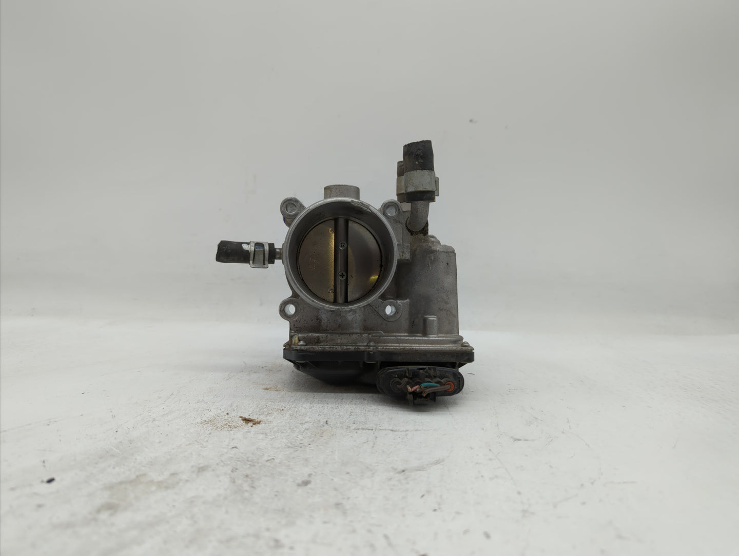 2012-2019 Kia Rio Throttle Body P/N:35100-2B300 Fits Fits 2012 2013 2014 2015 2016 2017 2018 2019 OEM Used Auto Parts - Oemu