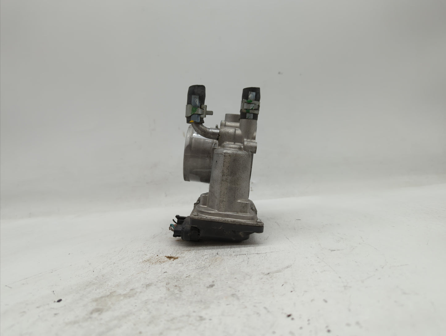 2012-2019 Kia Rio Throttle Body P/N:35100-2B300 Fits Fits 2012 2013 2014 2015 2016 2017 2018 2019 OEM Used Auto Parts - Oemu