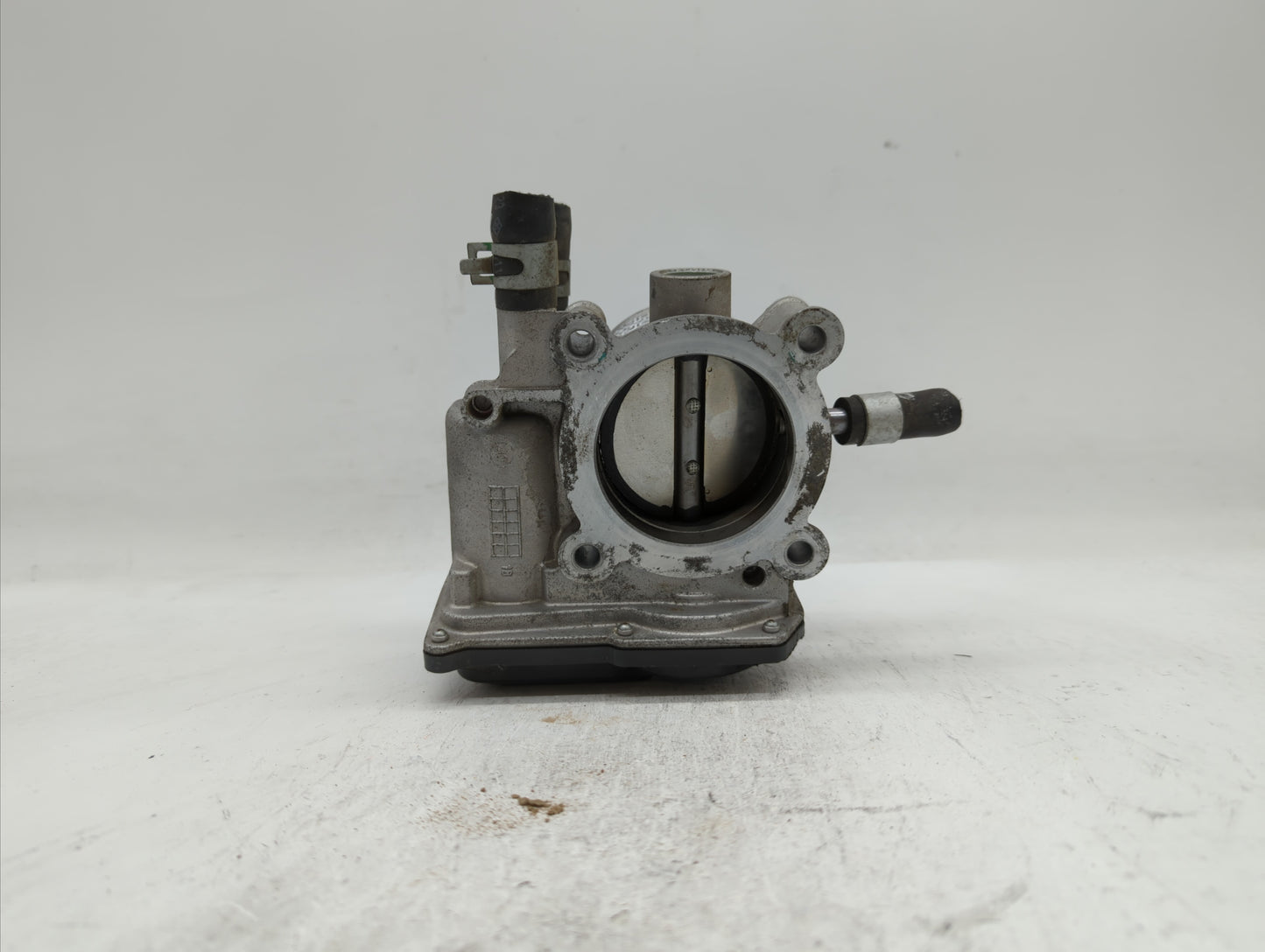 2012-2019 Kia Rio Throttle Body P/N:35100-2B300 Fits Fits 2012 2013 2014 2015 2016 2017 2018 2019 OEM Used Auto Parts - Oemu