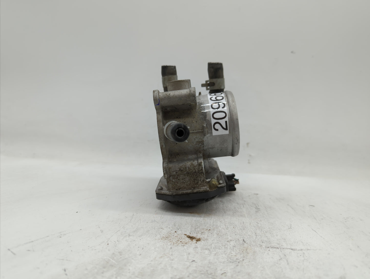 2012-2019 Kia Rio Throttle Body P/N:35100-2B300 Fits Fits 2012 2013 2014 2015 2016 2017 2018 2019 OEM Used Auto Parts - Oemu