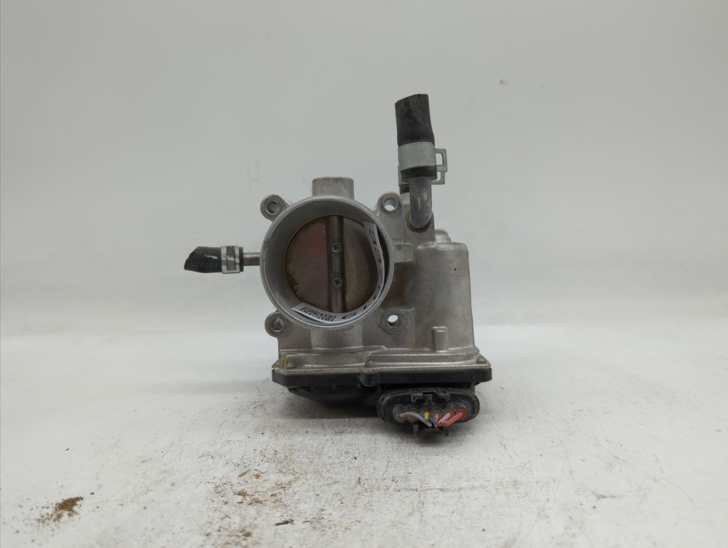 2012-2019 Kia Rio Throttle Body P/N:35100-2B300 Fits Fits 2012 2013 2014 2015 2016 2017 2018 2019 OEM Used Auto Parts - Oemu