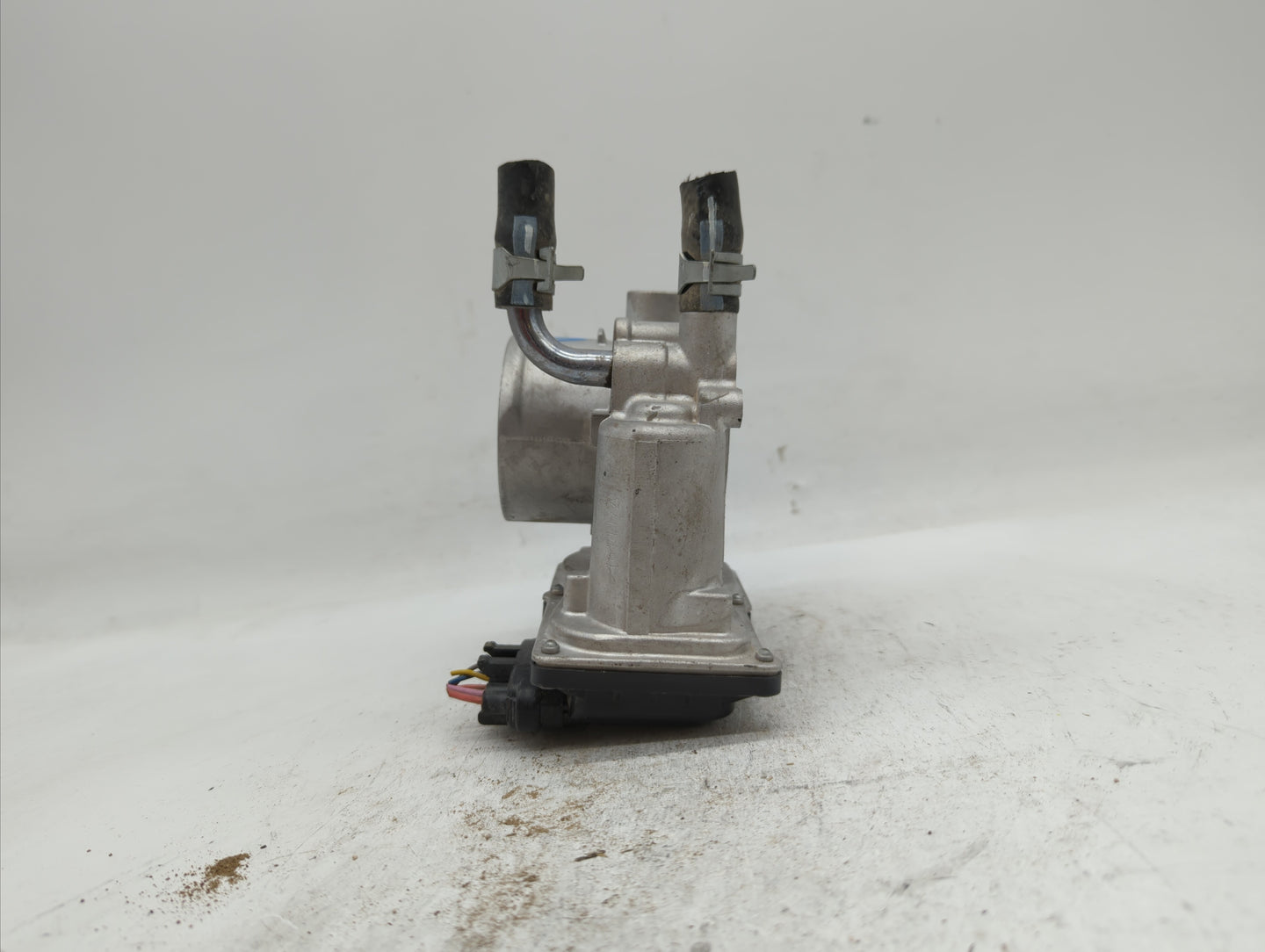 2012-2019 Kia Rio Throttle Body P/N:35100-2B300 Fits Fits 2012 2013 2014 2015 2016 2017 2018 2019 OEM Used Auto Parts - Oemu