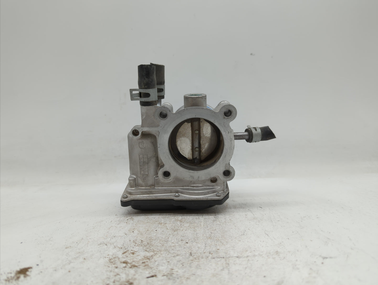 2012-2019 Kia Rio Throttle Body P/N:35100-2B300 Fits Fits 2012 2013 2014 2015 2016 2017 2018 2019 OEM Used Auto Parts - Oemu