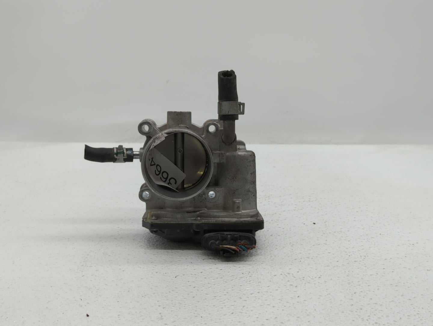 2012-2019 Kia Rio Throttle Body P/N:35100-2B300 Fits Fits 2012 2013 2014 2015 2016 2017 2018 2019 OEM Used Auto Parts - Oemu