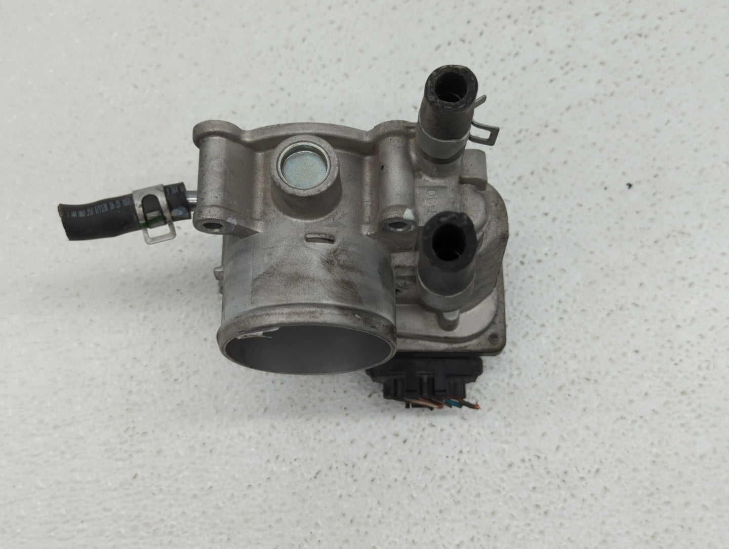2012-2019 Kia Rio Throttle Body P/N:35100-2B300 Fits Fits 2012 2013 2014 2015 2016 2017 2018 2019 OEM Used Auto Parts - Oemu