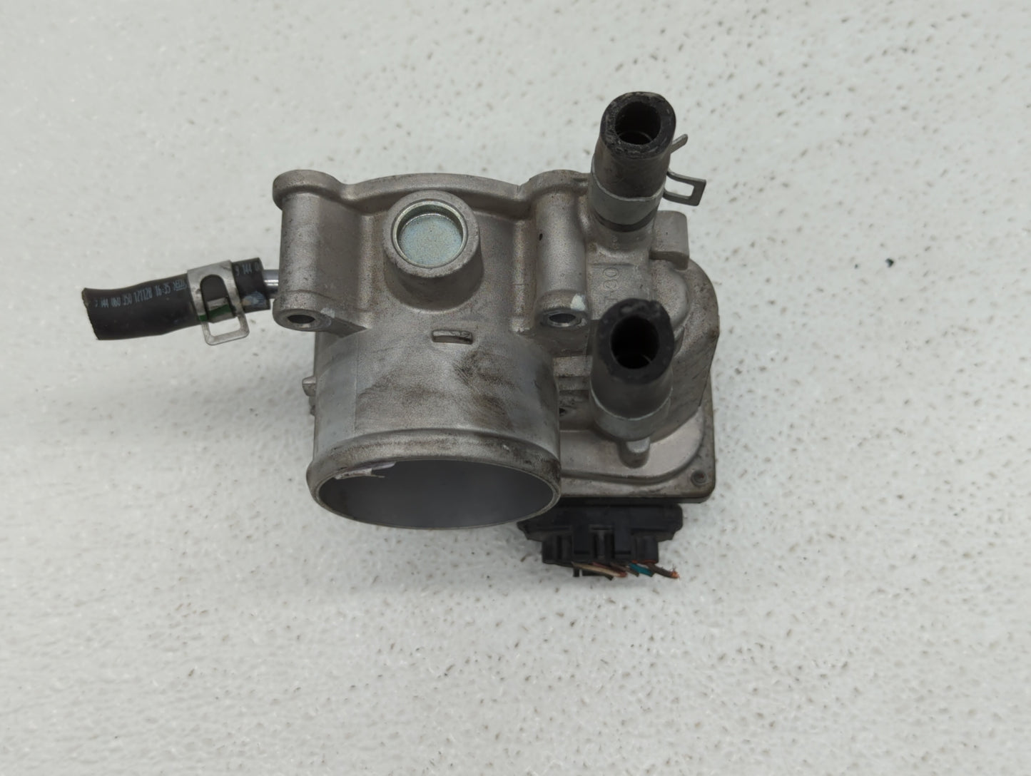 2012-2019 Kia Rio Throttle Body P/N:35100-2B300 Fits Fits 2012 2013 2014 2015 2016 2017 2018 2019 OEM Used Auto Parts - Oemu