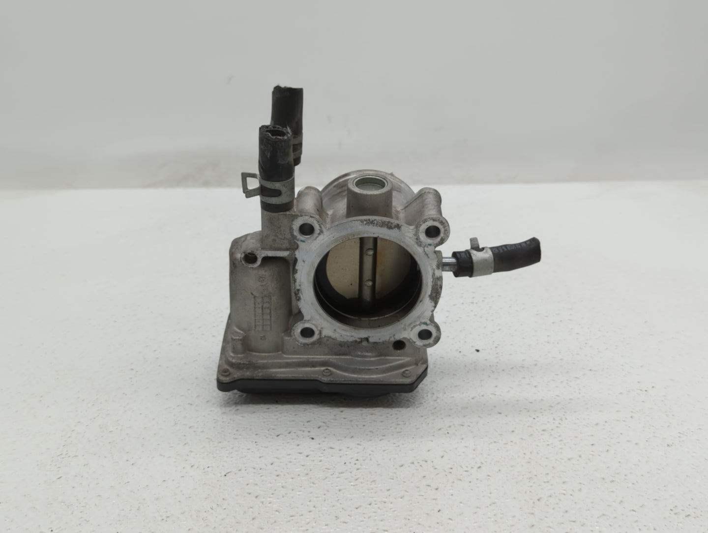 2012-2019 Kia Rio Throttle Body P/N:35100-2B300 Fits Fits 2012 2013 2014 2015 2016 2017 2018 2019 OEM Used Auto Parts - Oemu