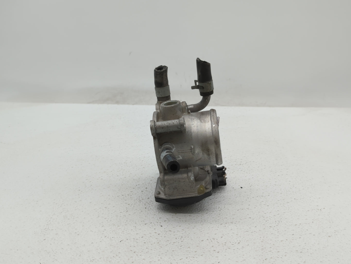 2012-2019 Kia Rio Throttle Body P/N:35100-2B300 Fits Fits 2012 2013 2014 2015 2016 2017 2018 2019 OEM Used Auto Parts - Oemu