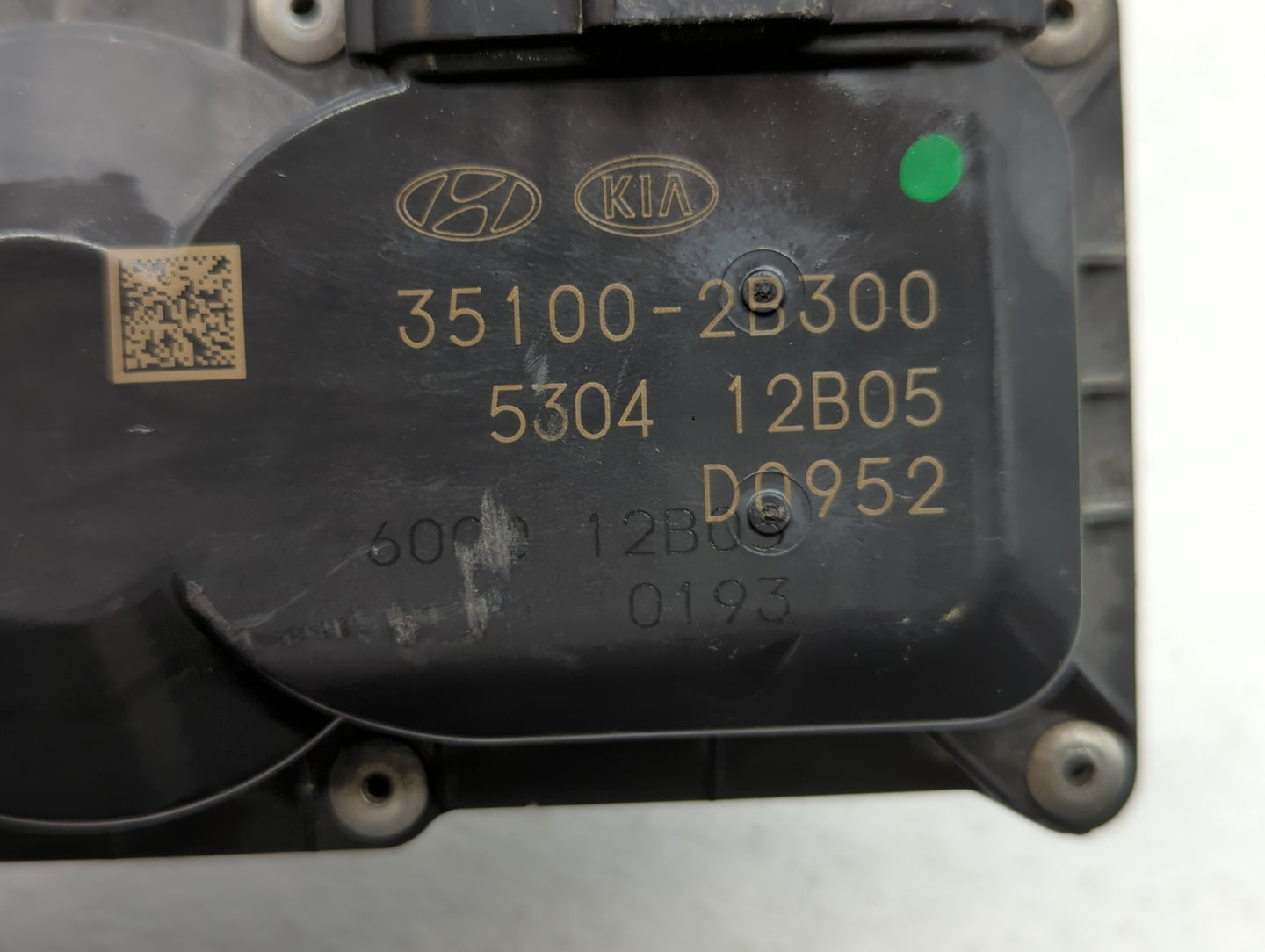 2012-2019 Kia Rio Throttle Body P/N:35100-2B300 Fits Fits 2012 2013 2014 2015 2016 2017 2018 2019 OEM Used Auto Parts - Oemu
