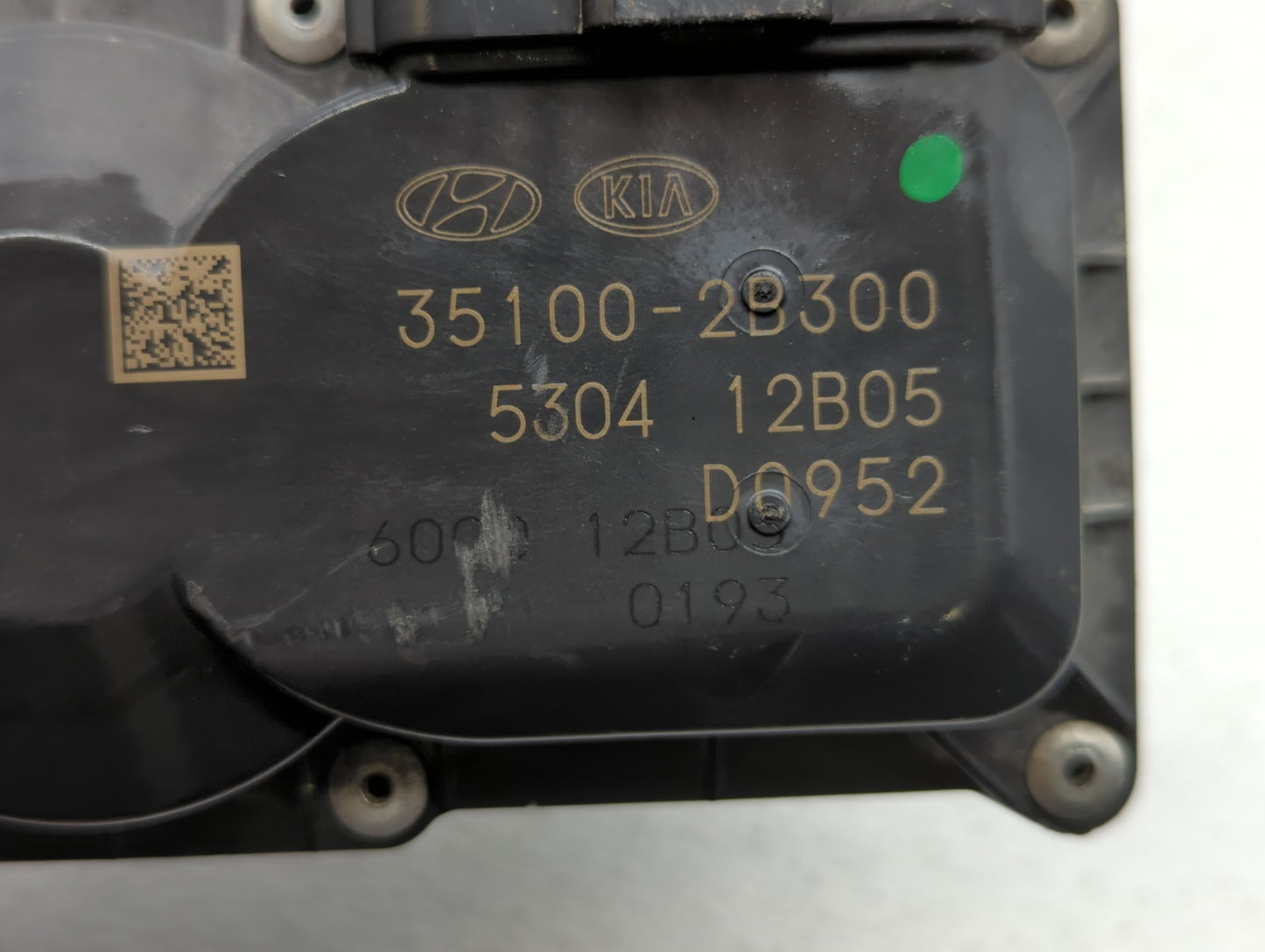 2012-2019 Kia Rio Throttle Body P/N:35100-2B300 Fits Fits 2012 2013 2014 2015 2016 2017 2018 2019 OEM Used Auto Parts - Oemu
