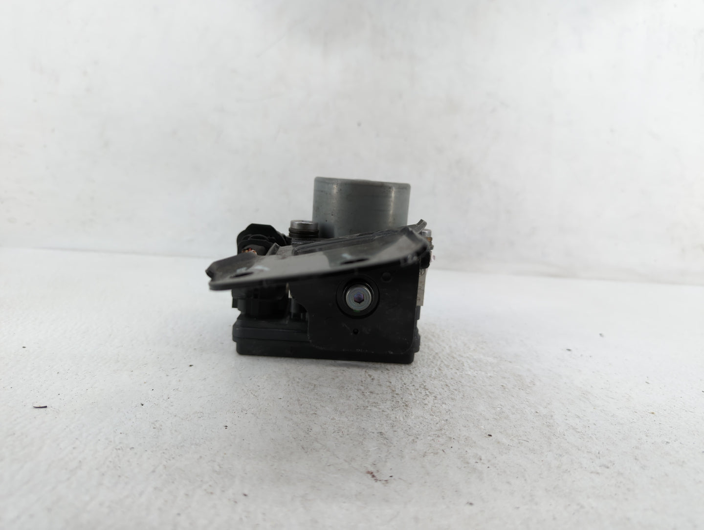 2018-2019 Kia Rio ABS Pump Control Module Replacement P/N:58920-1M640 58920-H9220 Fits Fits 2018 2019 OEM Used Auto Parts - 