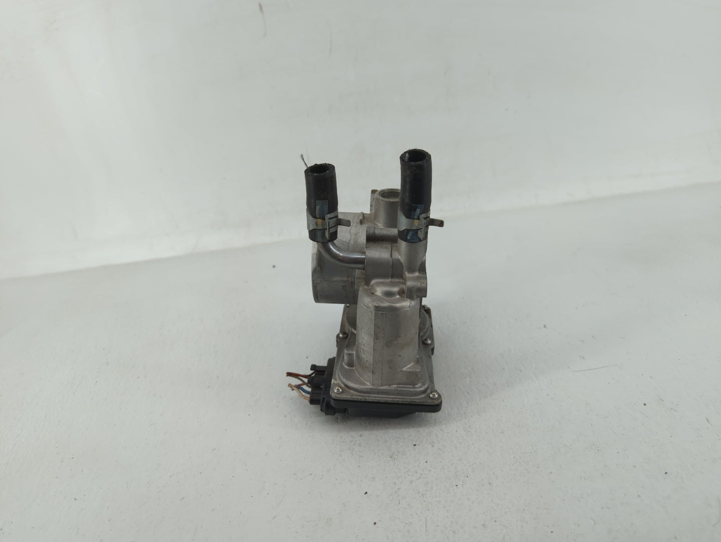 2012-2019 Kia Rio Throttle Body P/N:35100-2B300 Fits Fits 2012 2013 2014 2015 2016 2017 2018 2019 OEM Used Auto Parts - Oemu