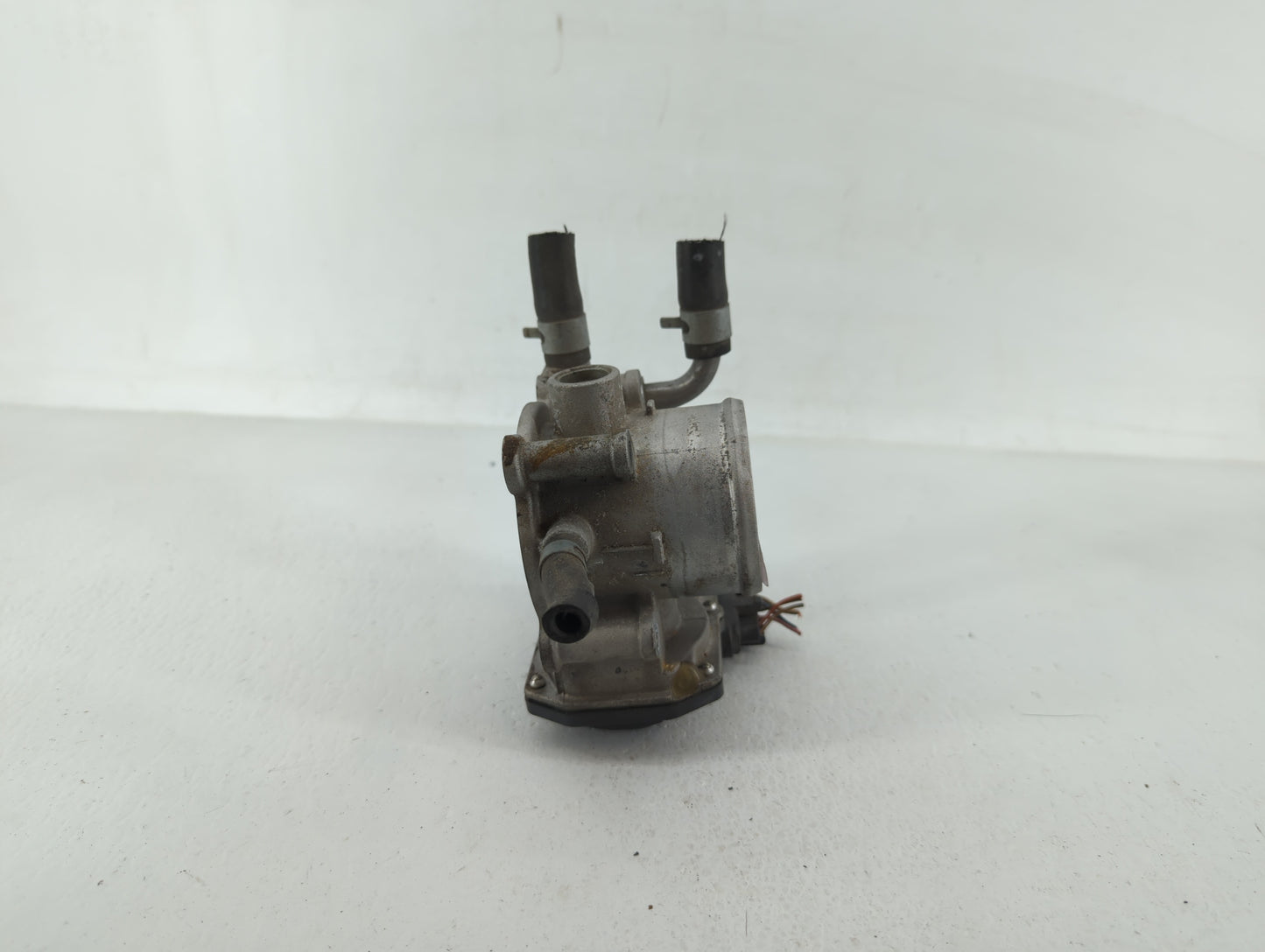 2012-2019 Kia Rio Throttle Body P/N:35100-2B300 Fits Fits 2012 2013 2014 2015 2016 2017 2018 2019 OEM Used Auto Parts - Oemu