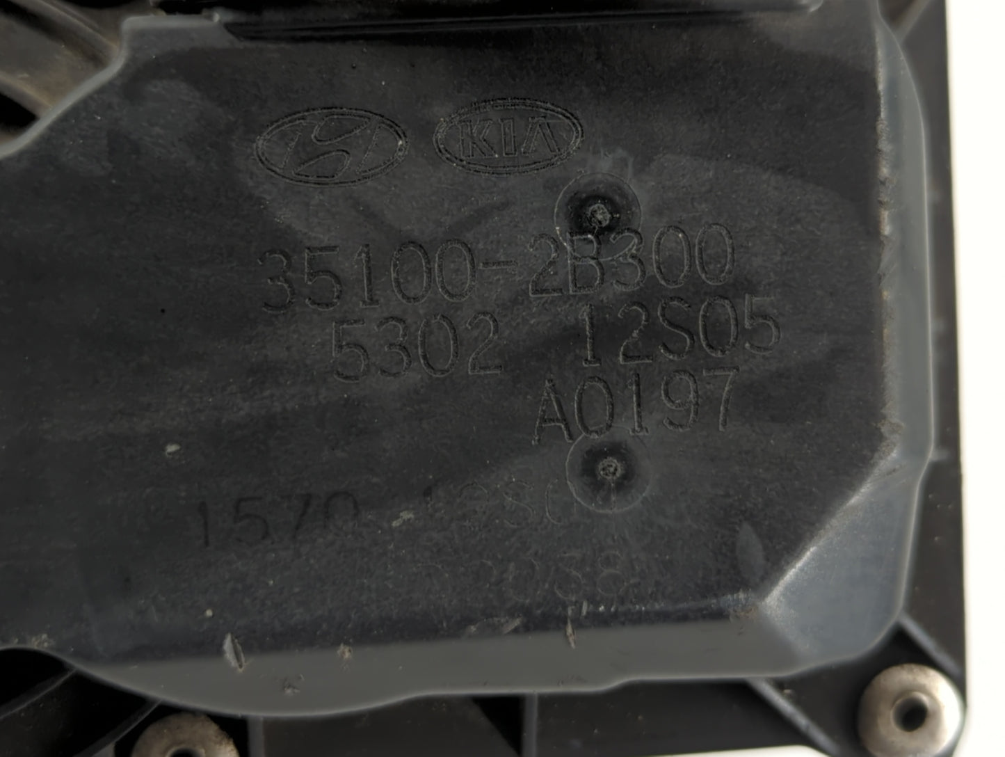 2012-2019 Kia Rio Throttle Body P/N:35100-2B300 Fits Fits 2012 2013 2014 2015 2016 2017 2018 2019 OEM Used Auto Parts - Oemu