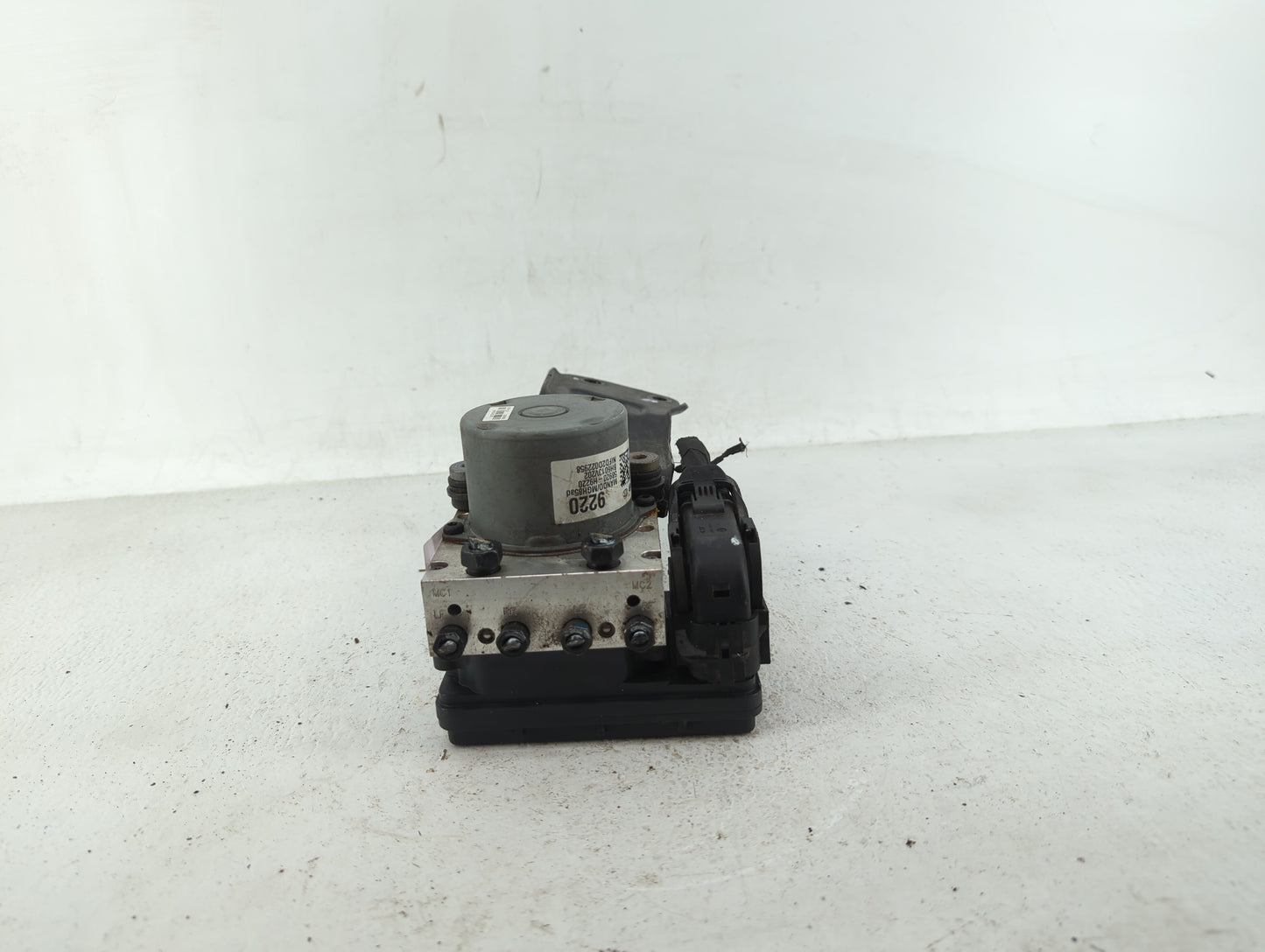 2018-2019 Kia Rio ABS Pump Control Module Replacement P/N:58920-1M640 58920-H9220 Fits Fits 2018 2019 OEM Used Auto Parts - 