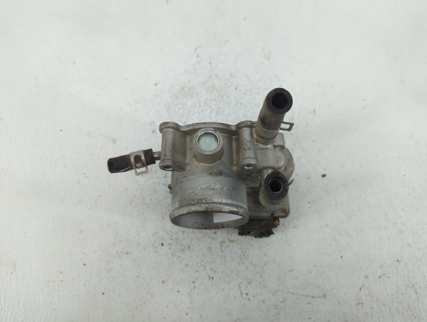 2012-2019 Kia Rio Throttle Body P/N:35100-2B300 Fits Fits 2012 2013 2014 2015 2016 2017 2018 2019 OEM Used Auto Parts - Oemu