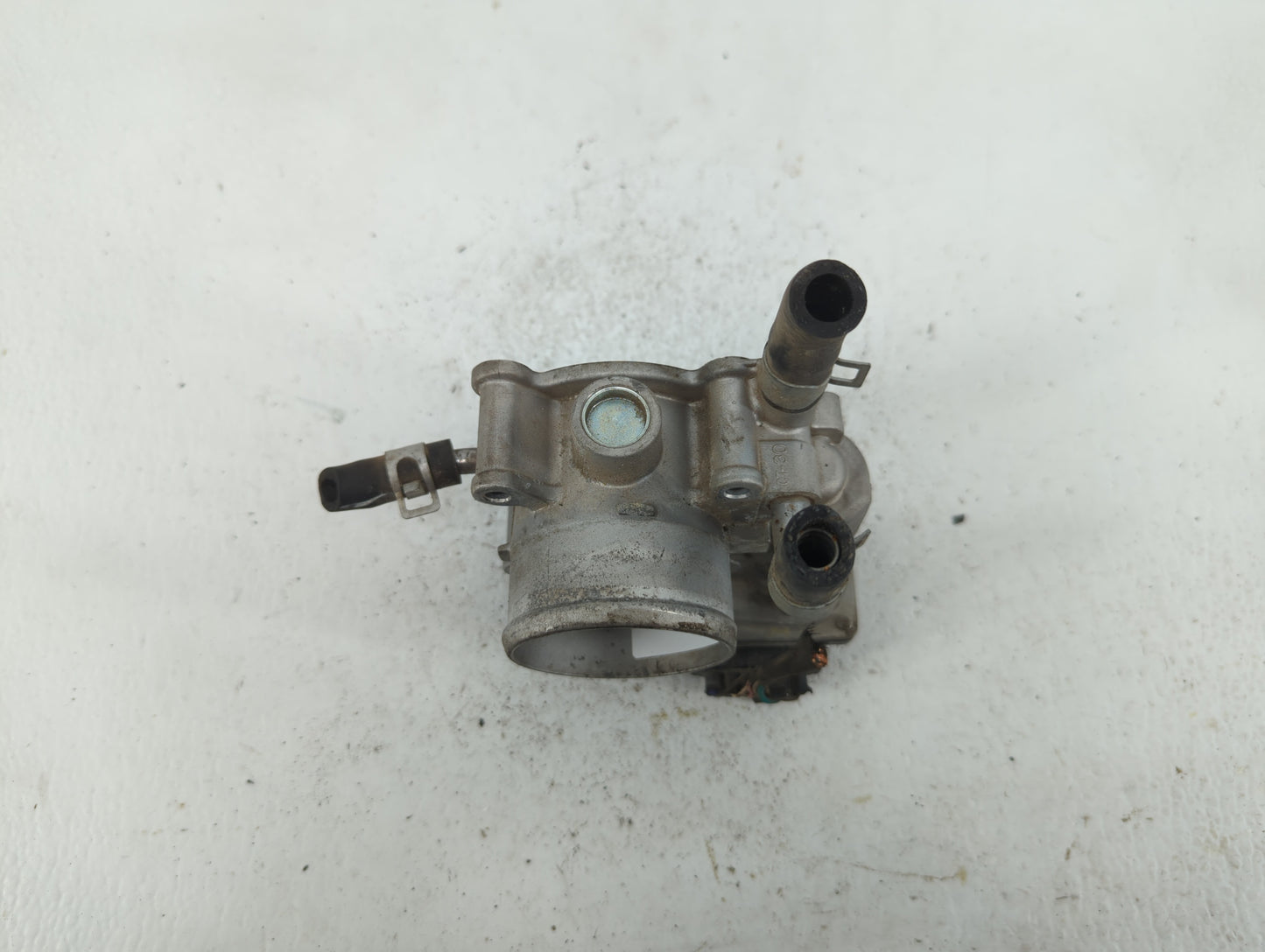 2012-2019 Kia Rio Throttle Body P/N:35100-2B300 Fits Fits 2012 2013 2014 2015 2016 2017 2018 2019 OEM Used Auto Parts - Oemu