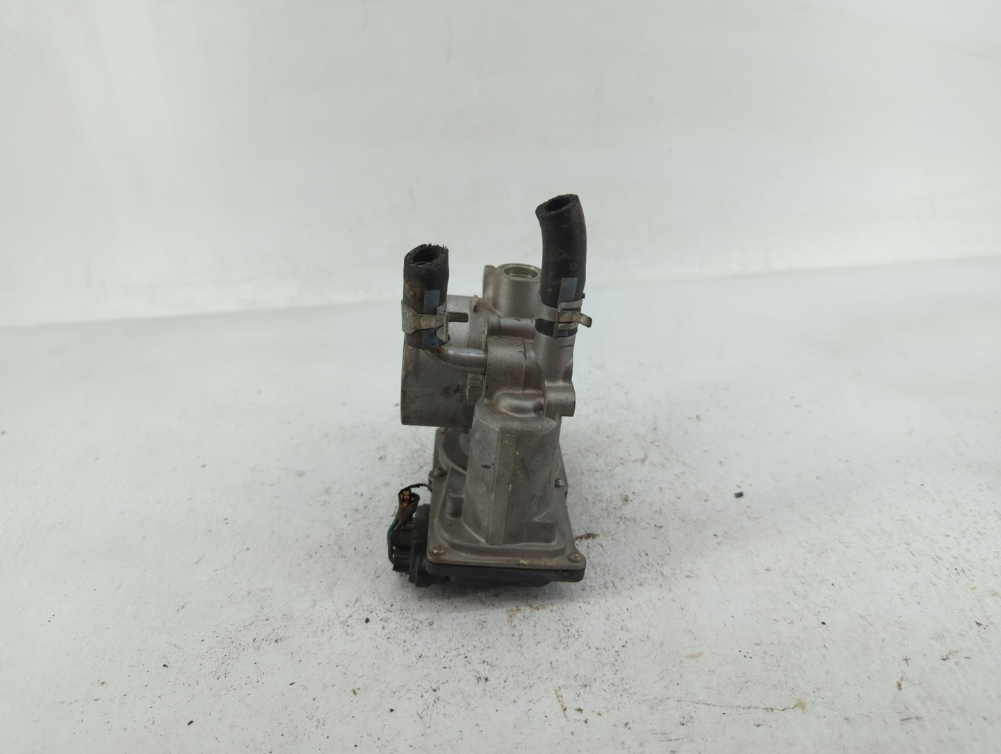 2012-2019 Kia Rio Throttle Body P/N:35100-2B300 Fits Fits 2012 2013 2014 2015 2016 2017 2018 2019 OEM Used Auto Parts - Oemu