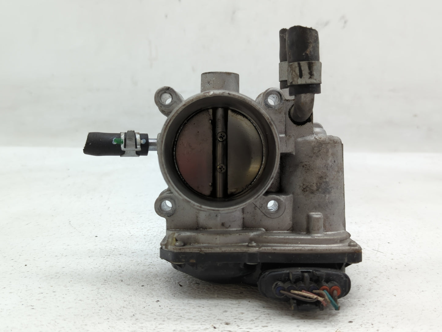 2012-2019 Kia Rio Throttle Body P/N:35100-2B300 Fits Fits 2012 2013 2014 2015 2016 2017 2018 2019 OEM Used Auto Parts - Oemu