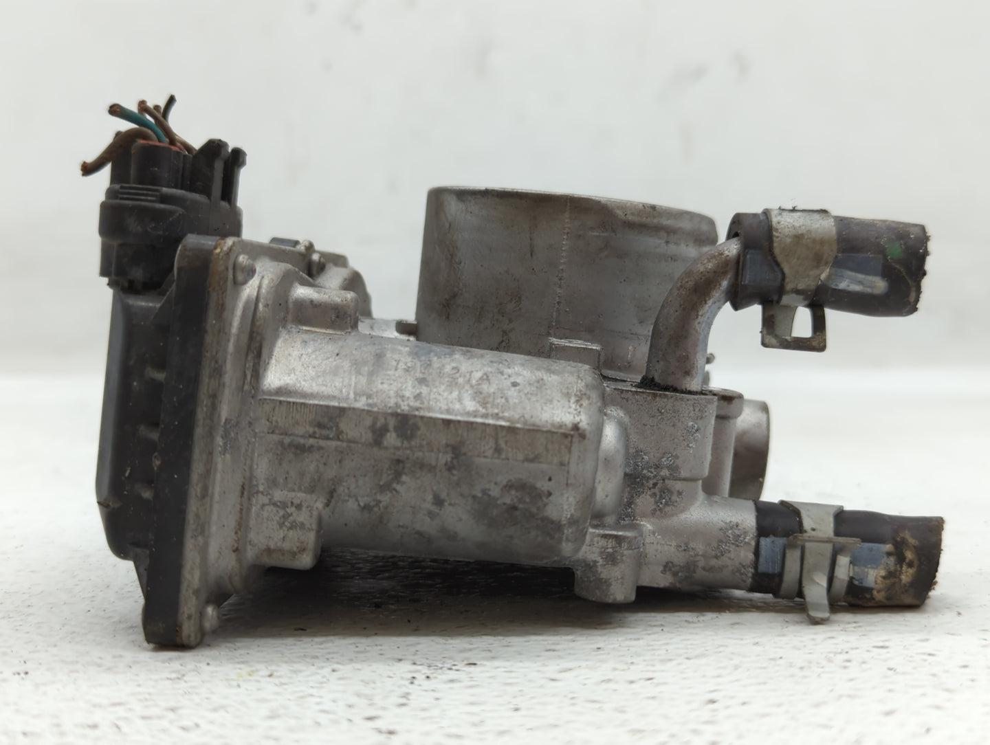 2012-2019 Kia Rio Throttle Body P/N:35100-2B300 Fits Fits 2012 2013 2014 2015 2016 2017 2018 2019 OEM Used Auto Parts - Oemu