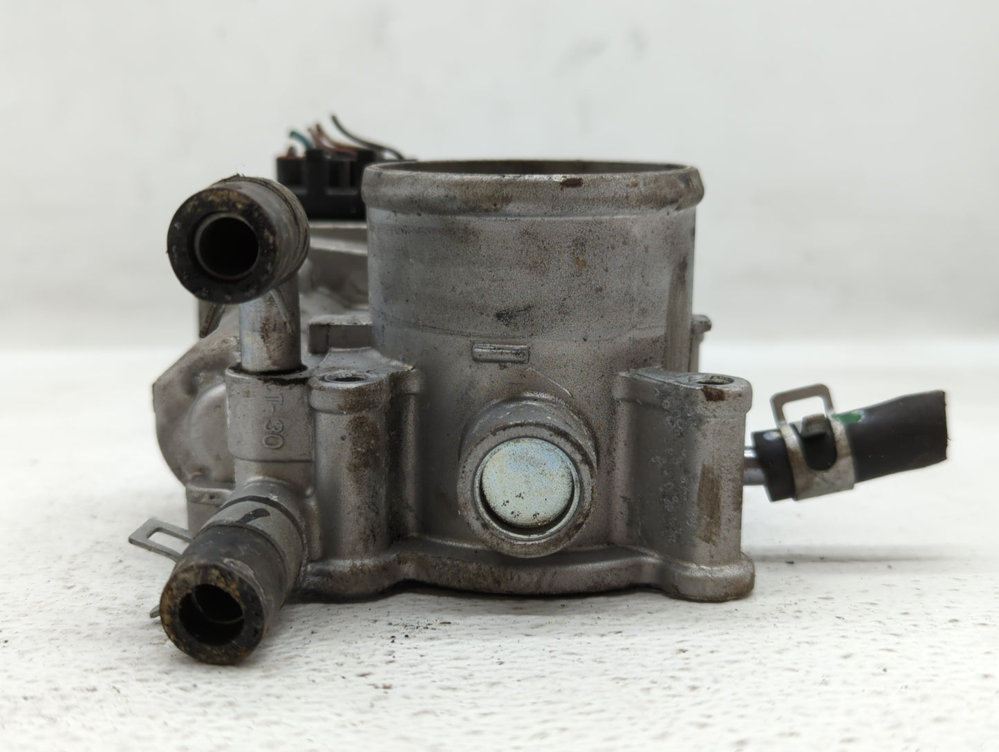 2012-2019 Kia Rio Throttle Body P/N:35100-2B300 Fits Fits 2012 2013 2014 2015 2016 2017 2018 2019 OEM Used Auto Parts - Oemu