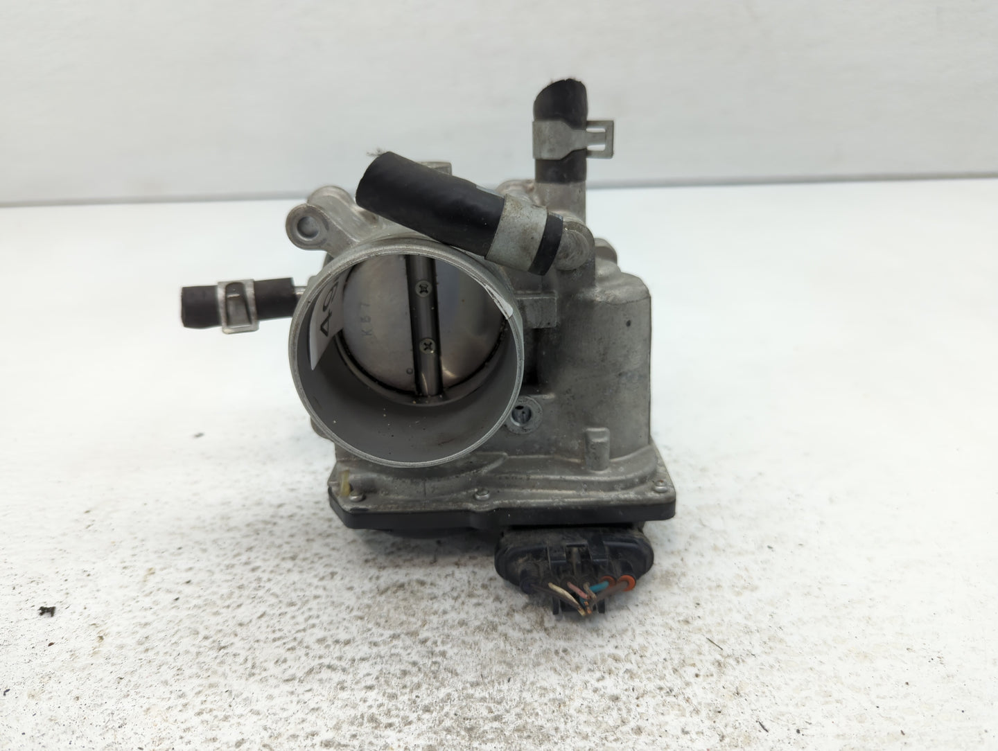 2012-2019 Kia Rio Throttle Body P/N:35100-2B370 Fits Fits 2012 2013 2014 2015 2016 2017 2018 2019 OEM Used Auto Parts - Oemu