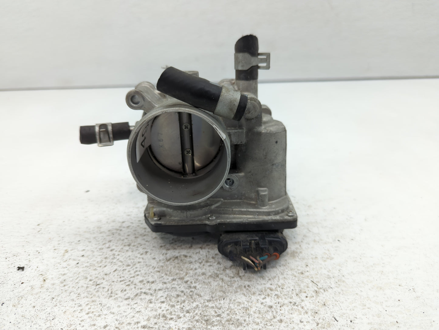 2012-2019 Kia Rio Throttle Body P/N:35100-2B370 Fits Fits 2012 2013 2014 2015 2016 2017 2018 2019 OEM Used Auto Parts - Oemu