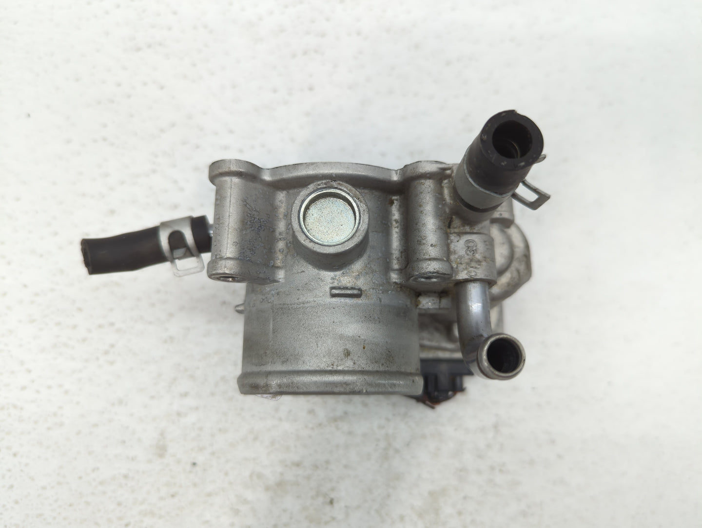 2012-2019 Kia Rio Throttle Body P/N:35100-2B300 Fits Fits 2012 2013 2014 2015 2016 2017 2018 2019 OEM Used Auto Parts - Oemu