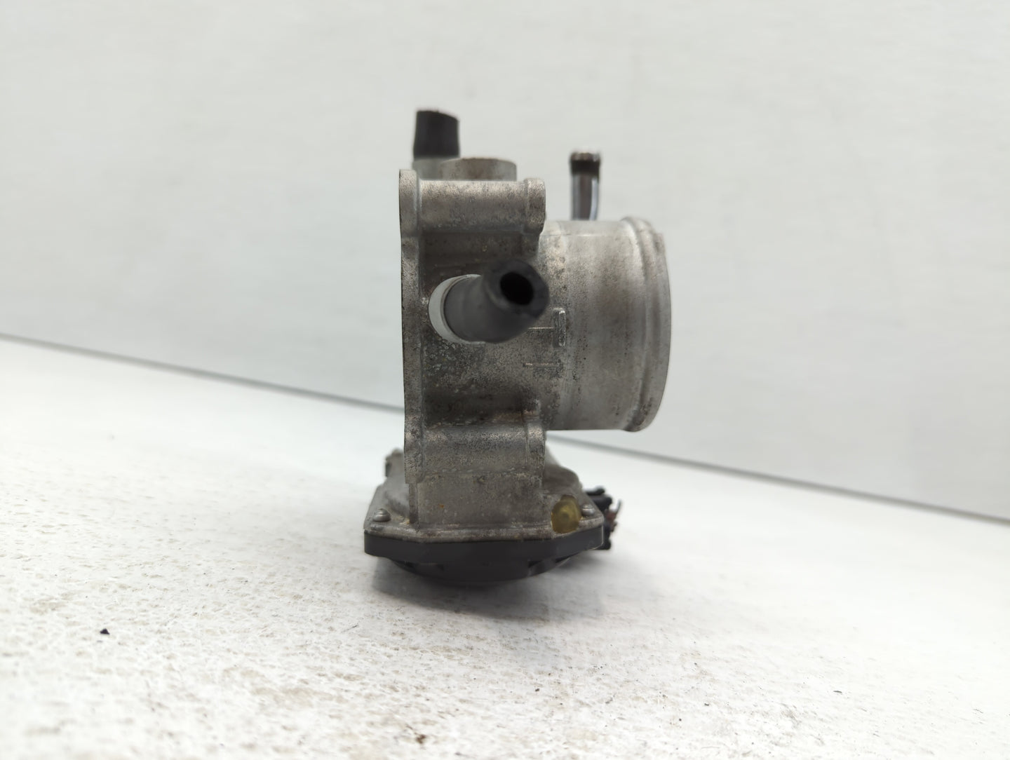 2012-2019 Kia Rio Throttle Body P/N:35100-2B300 Fits Fits 2012 2013 2014 2015 2016 2017 2018 2019 OEM Used Auto Parts - Oemu