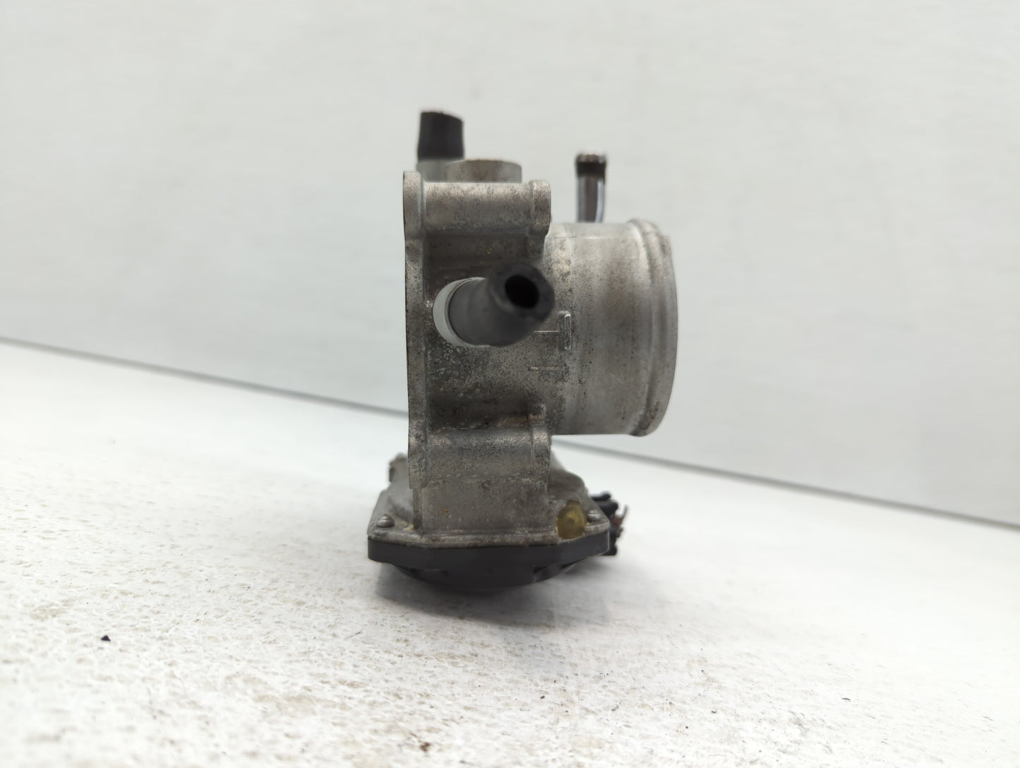 2012-2019 Kia Rio Throttle Body P/N:35100-2B300 Fits Fits 2012 2013 2014 2015 2016 2017 2018 2019 OEM Used Auto Parts - Oemu