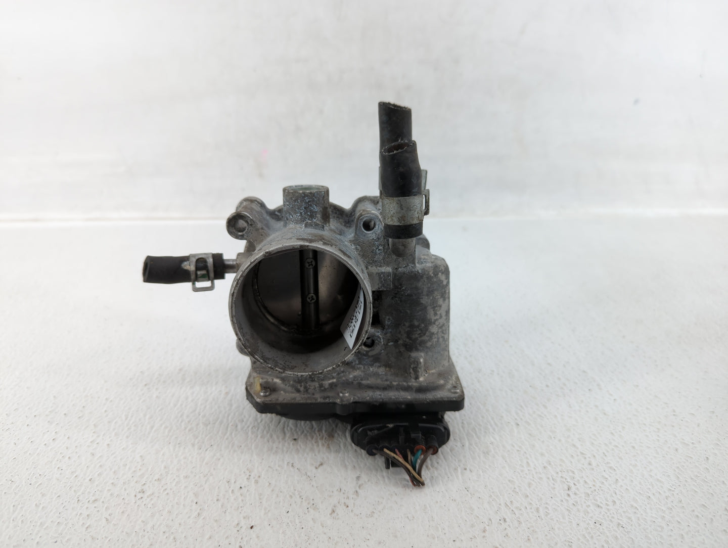 2012-2019 Kia Rio Throttle Body P/N:35100-2B300 Fits Fits 2012 2013 2014 2015 2016 2017 2018 2019 OEM Used Auto Parts - Oemu