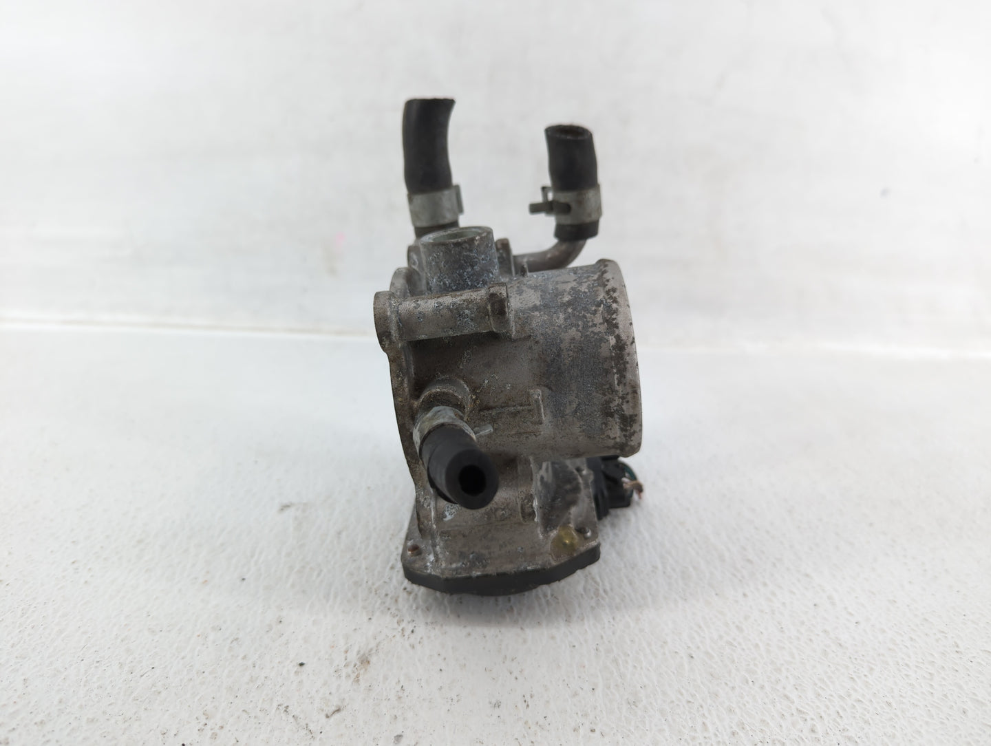 2012-2019 Kia Rio Throttle Body P/N:35100-2B300 Fits Fits 2012 2013 2014 2015 2016 2017 2018 2019 OEM Used Auto Parts - Oemu