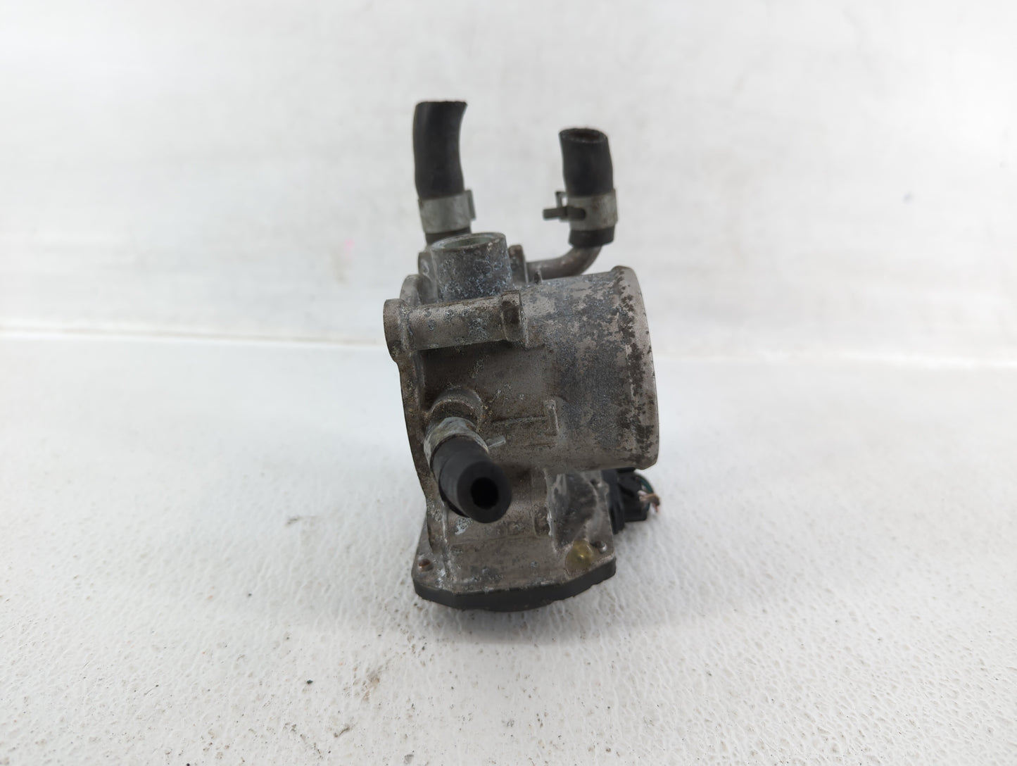 2012-2019 Kia Rio Throttle Body P/N:35100-2B300 Fits Fits 2012 2013 2014 2015 2016 2017 2018 2019 OEM Used Auto Parts - Oemu