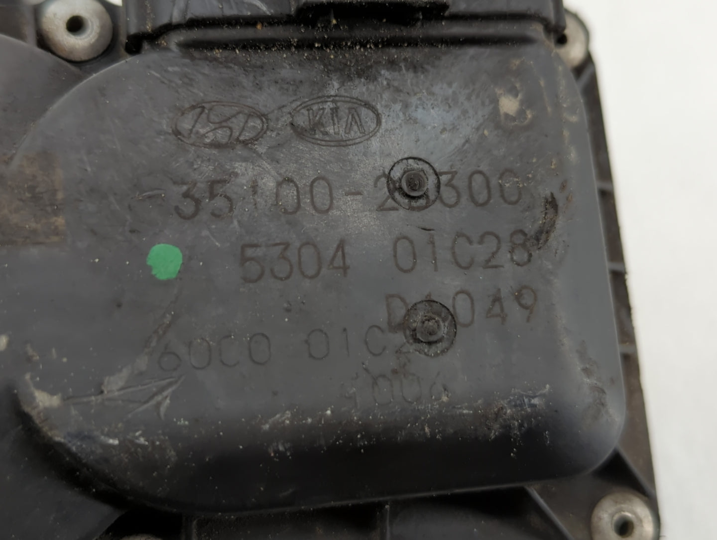 2012-2019 Kia Rio Throttle Body P/N:35100-2B300 Fits Fits 2012 2013 2014 2015 2016 2017 2018 2019 OEM Used Auto Parts - Oemu