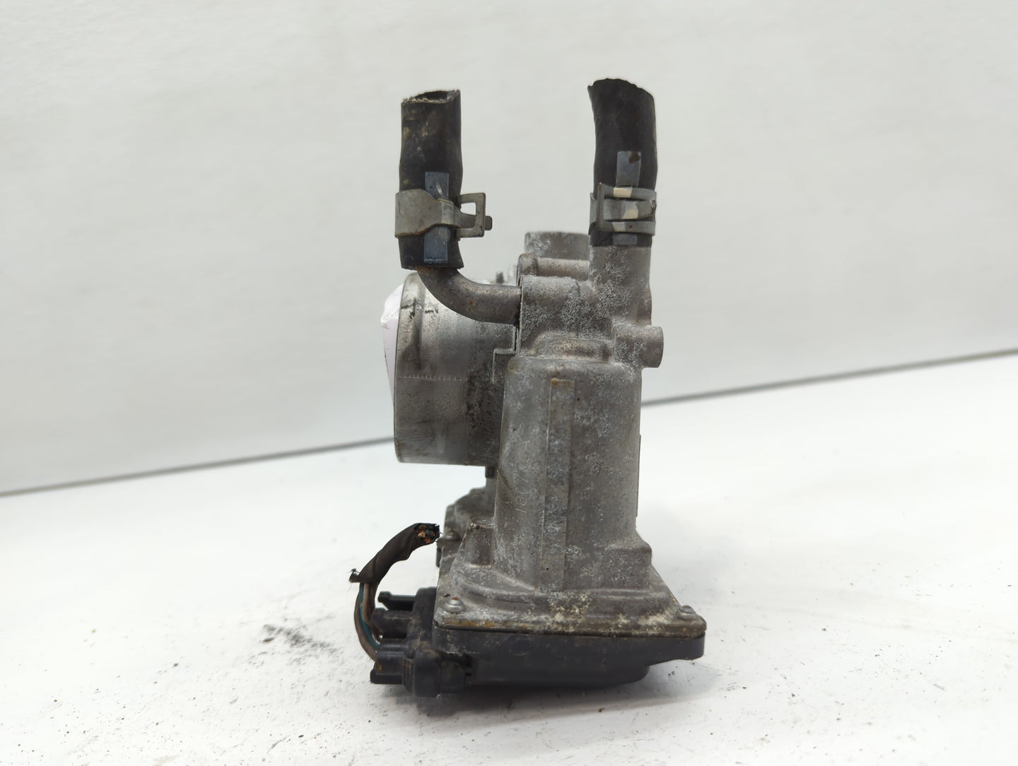 2012-2019 Kia Rio Throttle Body P/N:35100-2B300 Fits Fits 2012 2013 2014 2015 2016 2017 2018 2019 OEM Used Auto Parts - Oemu