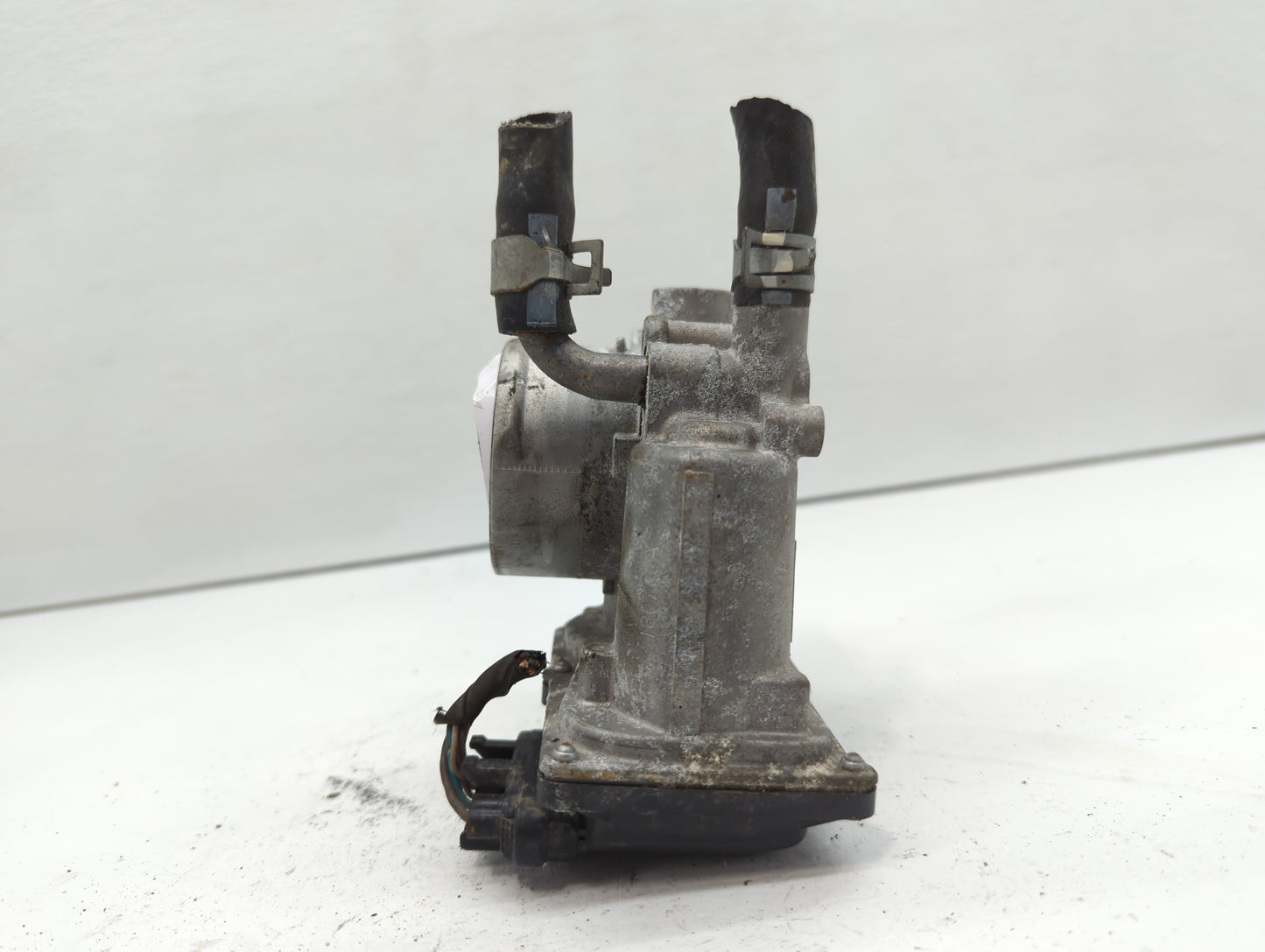 2012-2019 Kia Rio Throttle Body P/N:35100-2B300 Fits Fits 2012 2013 2014 2015 2016 2017 2018 2019 OEM Used Auto Parts - Oemu