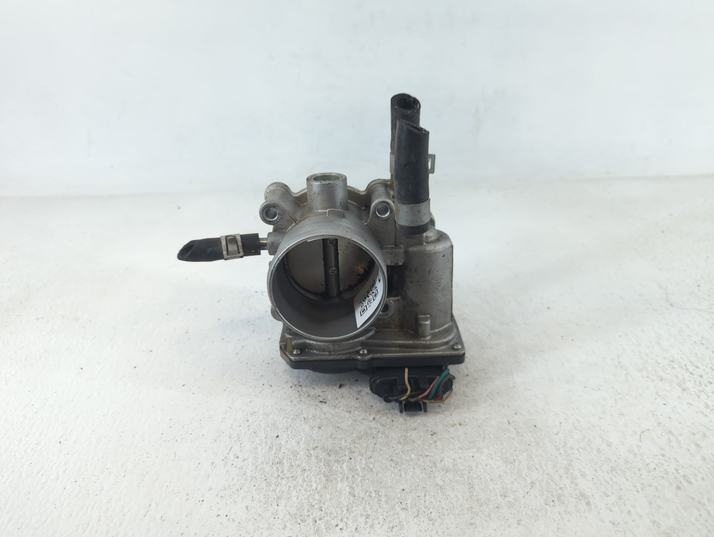 2012-2019 Kia Rio Throttle Body P/N:35100-2B300 Fits Fits 2012 2013 2014 2015 2016 2017 2018 2019 OEM Used Auto Parts - Oemu