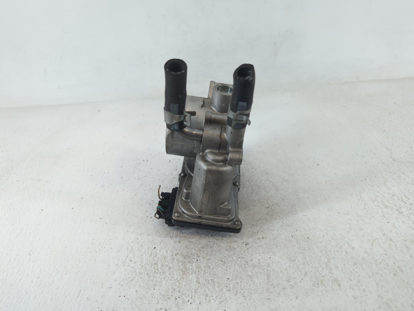 2012-2019 Kia Rio Throttle Body P/N:35100-2B300 Fits Fits 2012 2013 2014 2015 2016 2017 2018 2019 OEM Used Auto Parts - Oemu