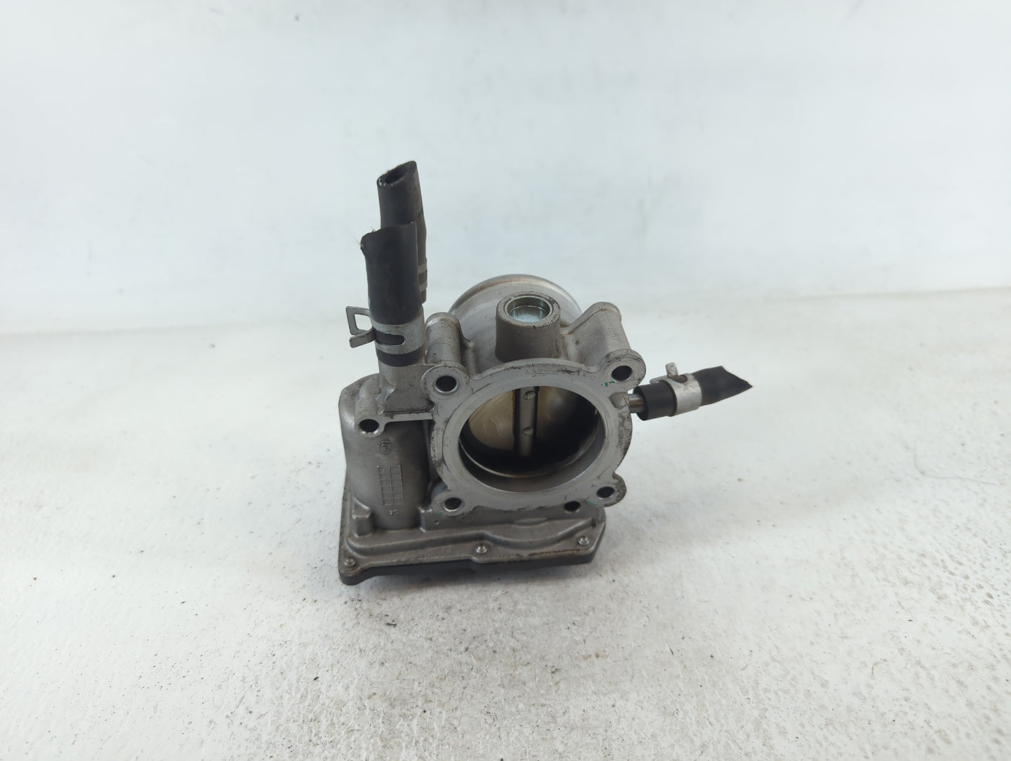2012-2019 Kia Rio Throttle Body P/N:35100-2B300 Fits Fits 2012 2013 2014 2015 2016 2017 2018 2019 OEM Used Auto Parts - Oemu