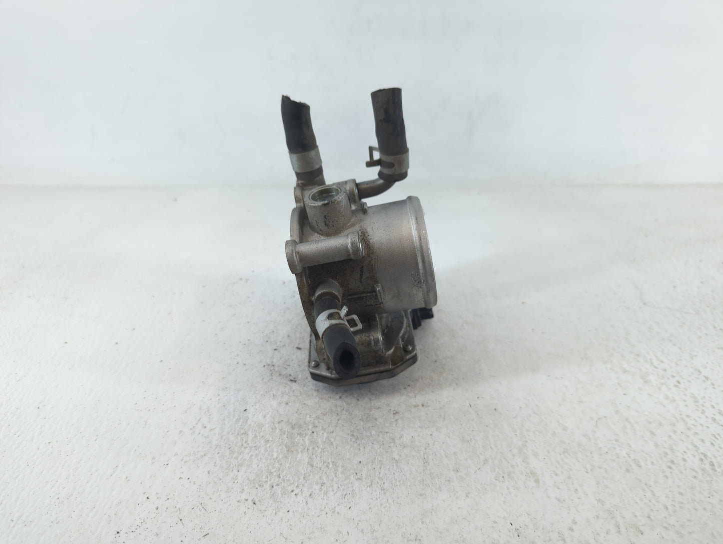 2012-2019 Kia Rio Throttle Body P/N:35100-2B300 Fits Fits 2012 2013 2014 2015 2016 2017 2018 2019 OEM Used Auto Parts - Oemu