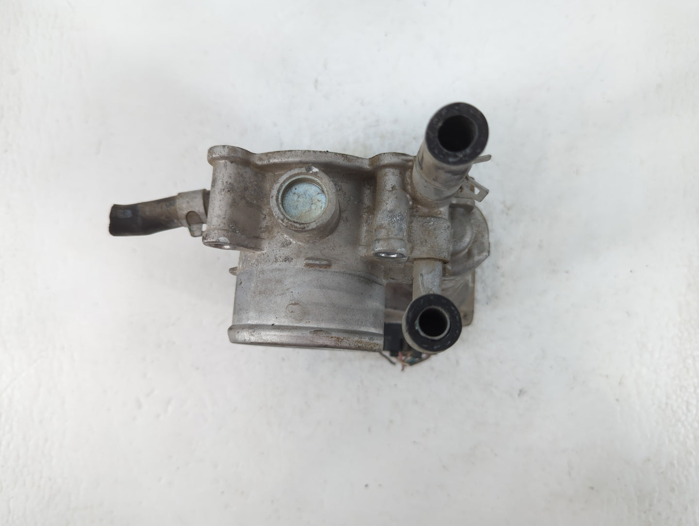 2012-2019 Kia Rio Throttle Body P/N:35100-2B300 Fits Fits 2012 2013 2014 2015 2016 2017 2018 2019 OEM Used Auto Parts - Oemu