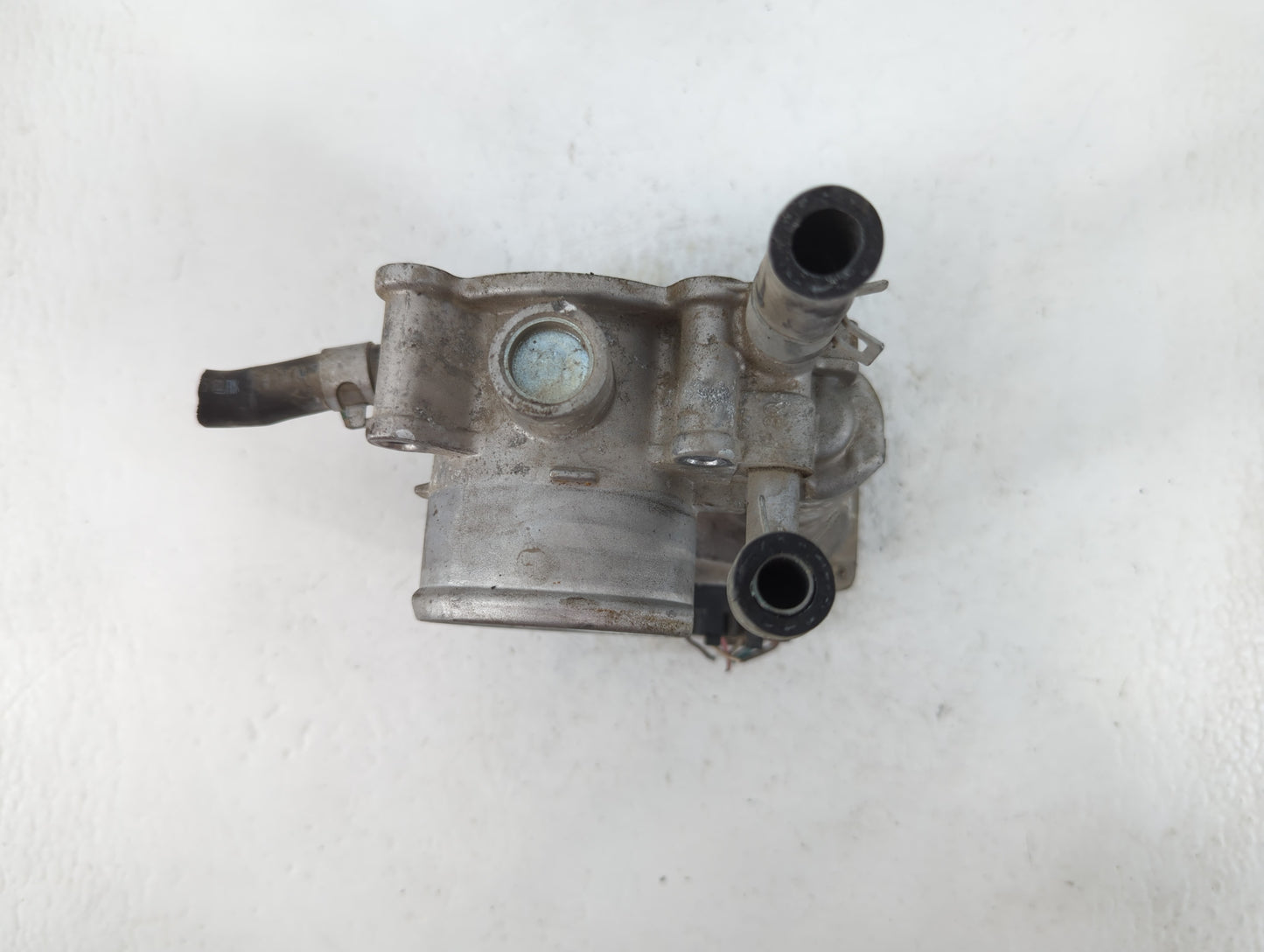 2012-2019 Kia Rio Throttle Body P/N:35100-2B300 Fits Fits 2012 2013 2014 2015 2016 2017 2018 2019 OEM Used Auto Parts - Oemu