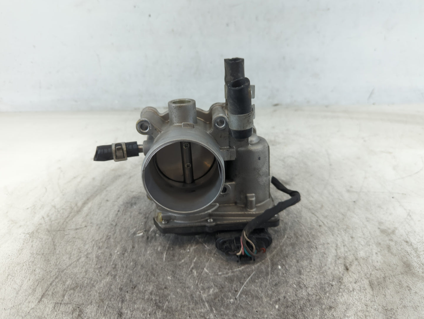 2012-2019 Kia Rio Throttle Body P/N:5304 08B2 35100-2B300 Fits Fits 2012 2013 2014 2015 2016 2017 2018 2019 OEM Used Auto Pa