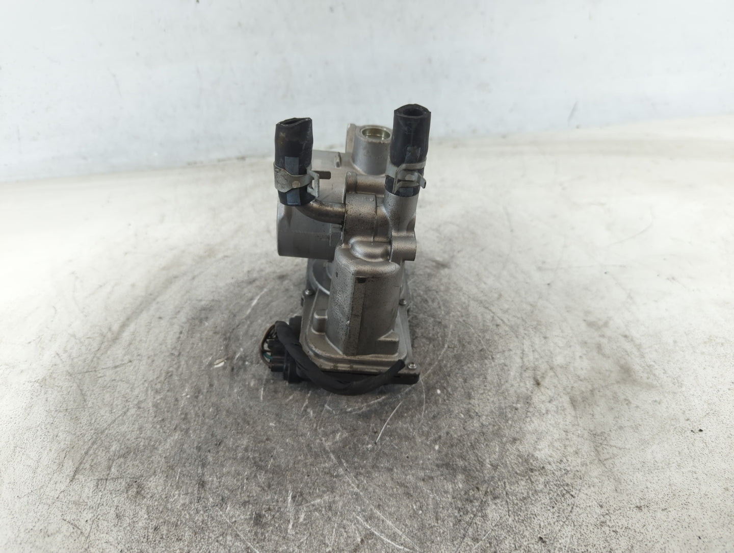 2012-2019 Kia Rio Throttle Body P/N:5304 08B2 35100-2B300 Fits Fits 2012 2013 2014 2015 2016 2017 2018 2019 OEM Used Auto Pa