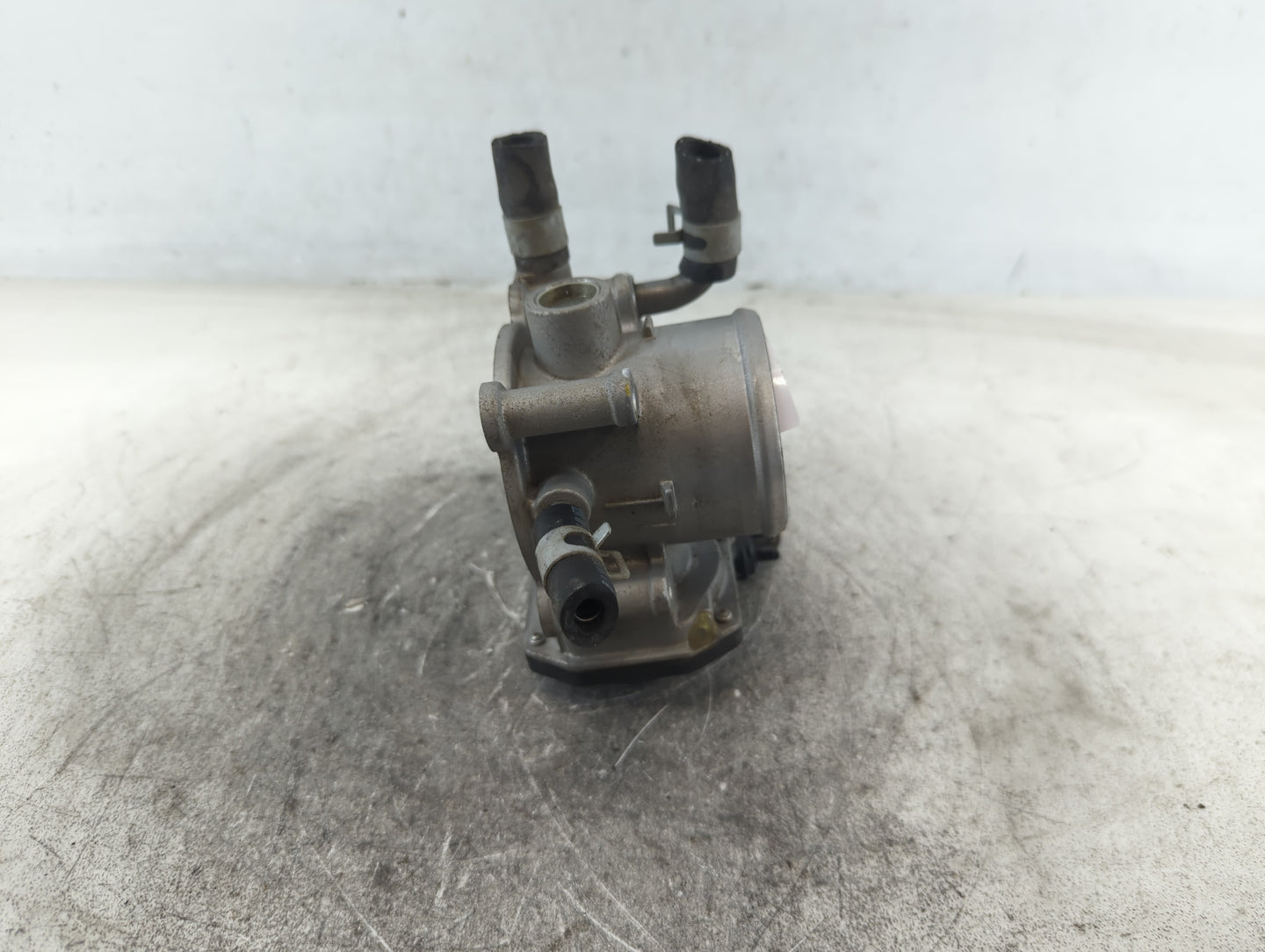 2012-2019 Kia Rio Throttle Body P/N:5304 08B2 35100-2B300 Fits Fits 2012 2013 2014 2015 2016 2017 2018 2019 OEM Used Auto Pa