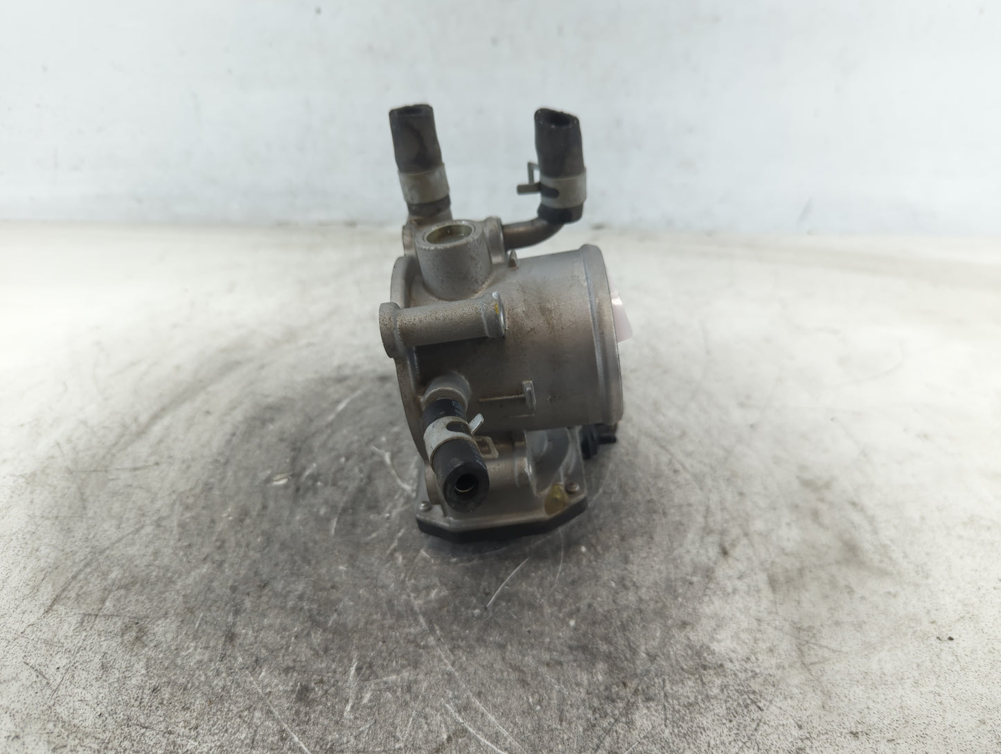 2012-2019 Kia Rio Throttle Body P/N:5304 08B2 35100-2B300 Fits Fits 2012 2013 2014 2015 2016 2017 2018 2019 OEM Used Auto Pa